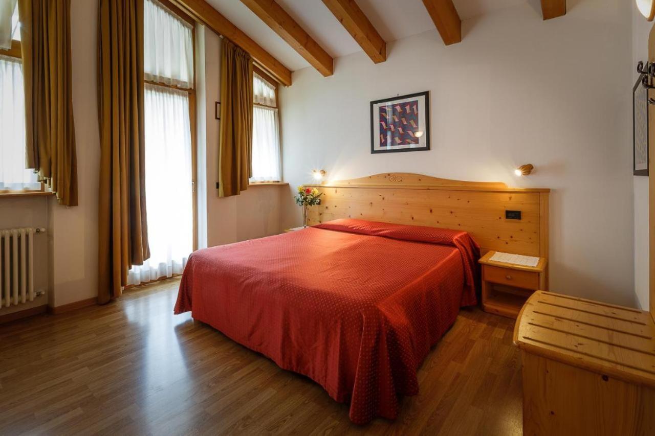 Hotel La Locanda Pinzolo Luaran gambar