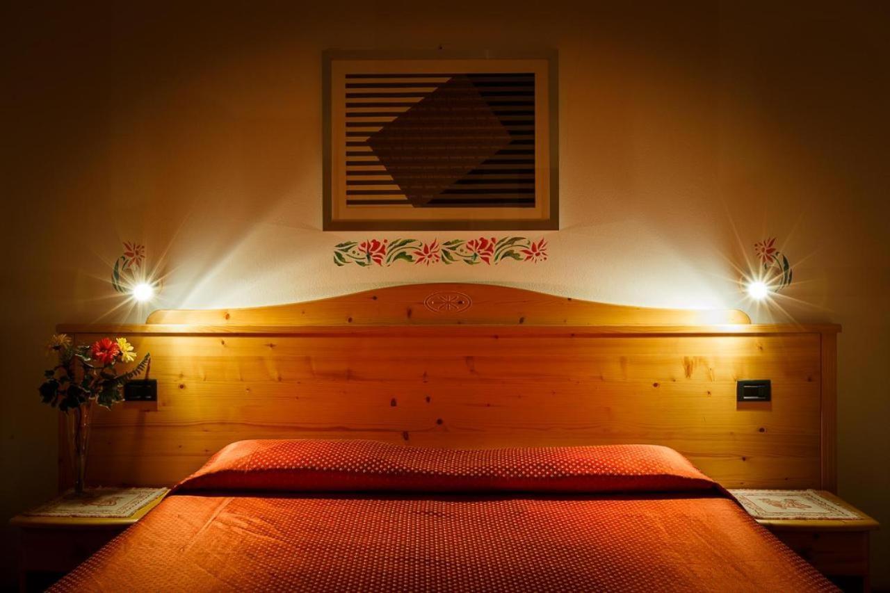 Hotel La Locanda Pinzolo Luaran gambar