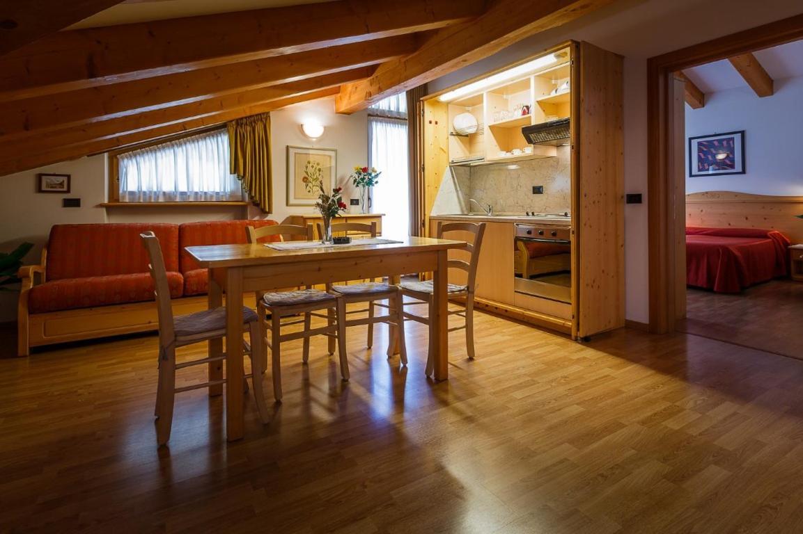 Hotel La Locanda Pinzolo Luaran gambar