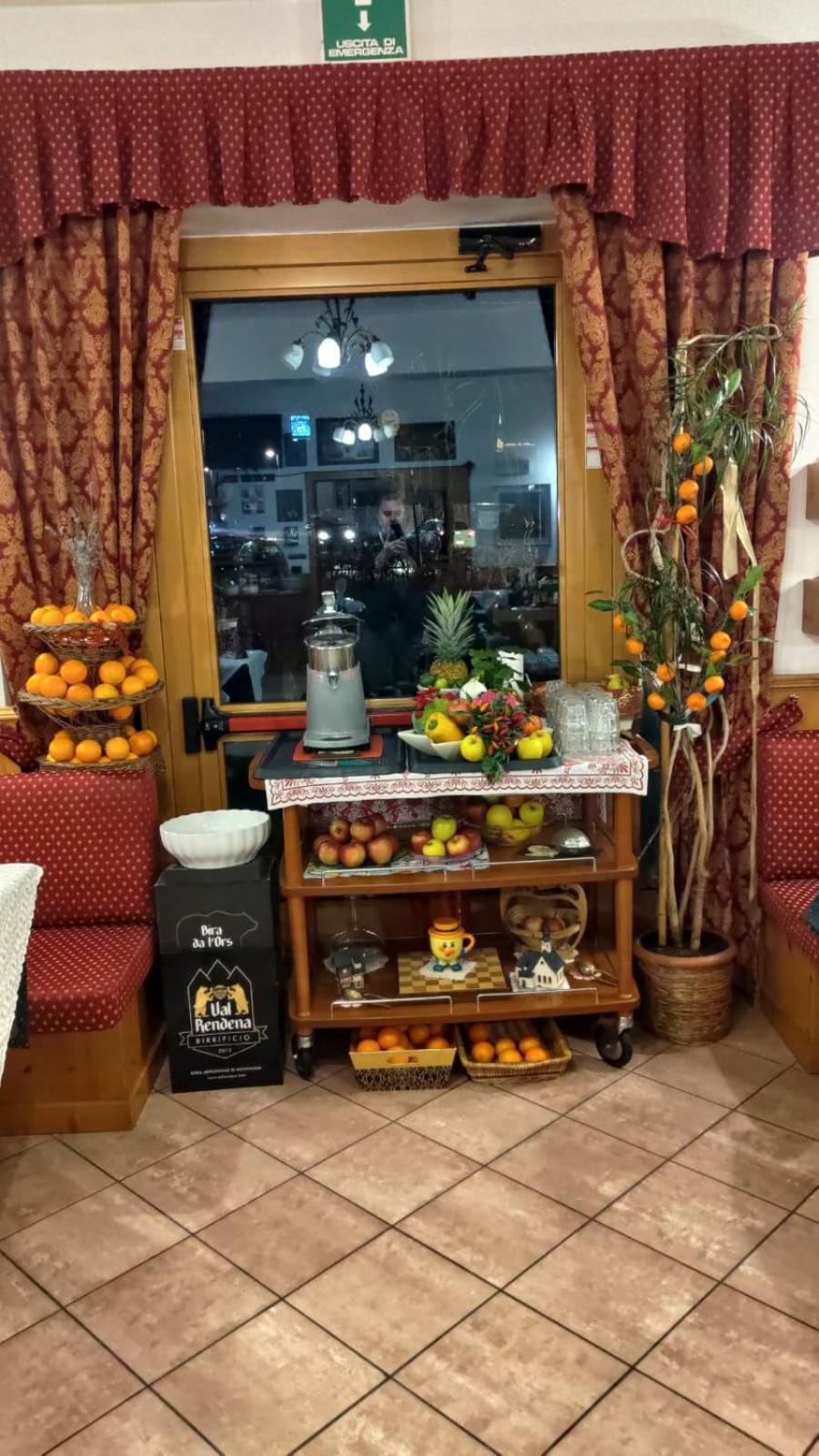 Hotel La Locanda Pinzolo Luaran gambar